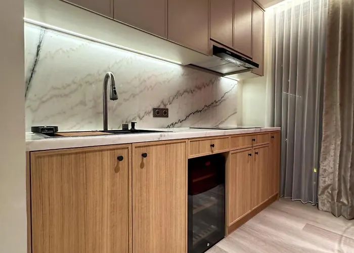 Apartment Modern 2 Bedroom Lavaya Oakwood Apartment,