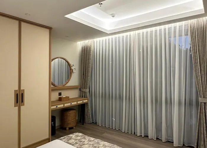 Modern 2 Bedroom Lavaya Oakwood Apartment, *