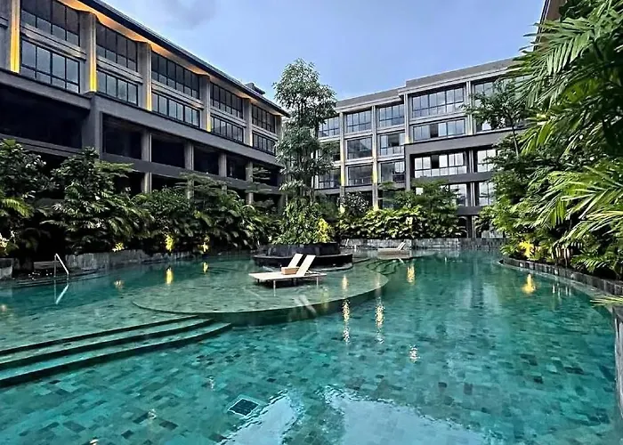 Modern 2 Bedroom Lavaya Oakwood Apartment,