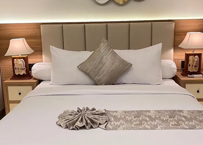 Modern 2 Bedroom Lavaya Oakwood Apartment, Apartment *
