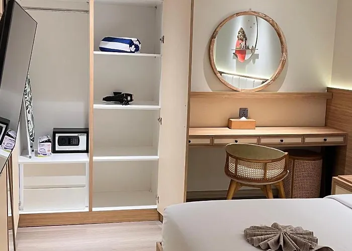 Modern 2 Bedroom Lavaya Oakwood Apartment, *